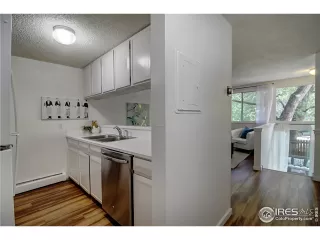 Photo #2: 945692 Listing