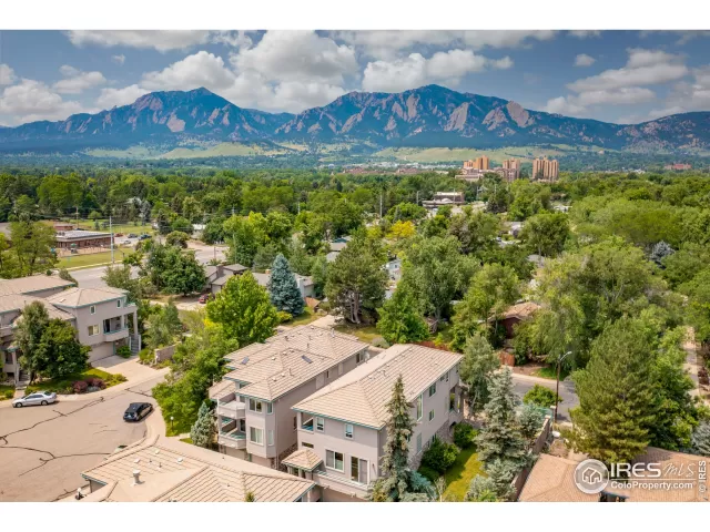 MLS: 945742 Condo For Sale