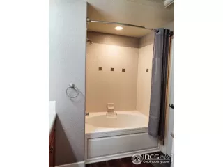 Photo #4: 946223 Listing