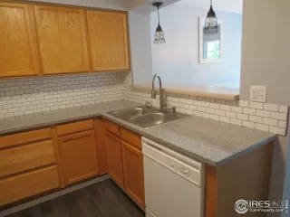 Photo #4: 946445 Listing