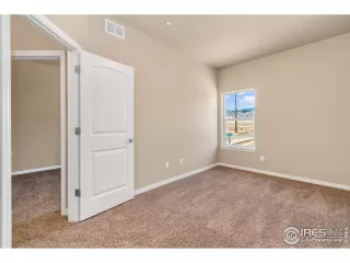 Photo #5: 946980 Listing