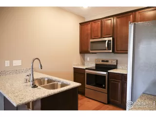 Photo #6: 946981 Listing