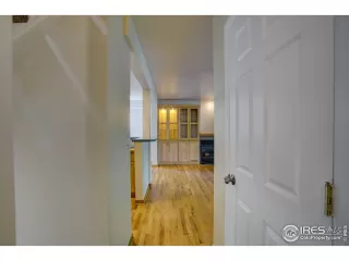 Photo #3: 947056 Listing