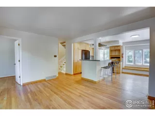 Photo #5: 947056 Listing