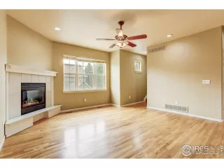 Photo #4: 947200 Listing