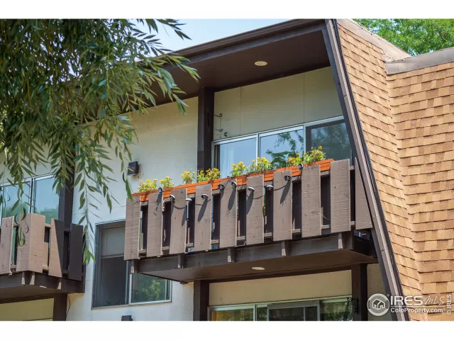 MLS: 947253 Condo For Sale