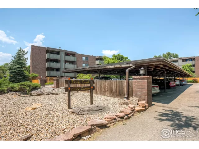 MLS: 947262 Condo For Sale