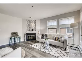 Photo #5: 947398 Listing