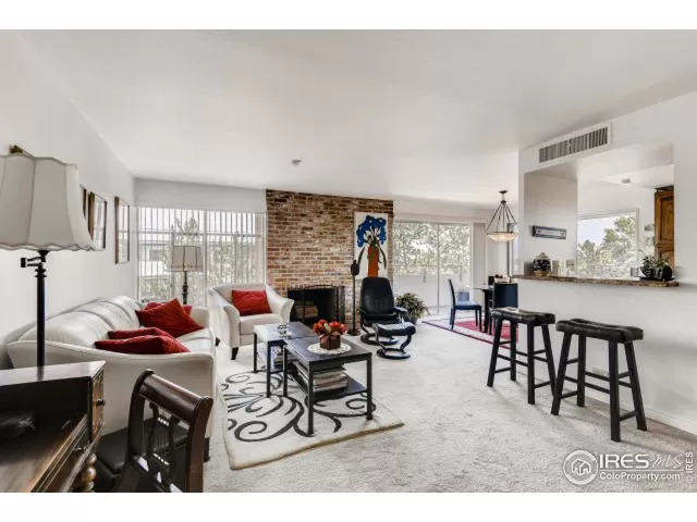 MLS: 947460 Condo For Sale