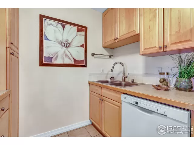 MLS: 947540 Condo For Sale