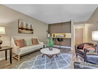 Photo #4: 947540 Listing