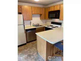 Photo #4: 947836 Listing