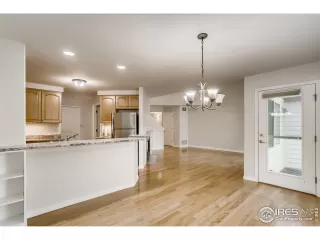 Photo #6: 948019 Listing