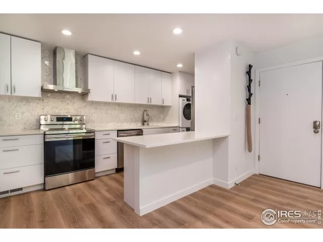 MLS: 948160 Condo For Sale