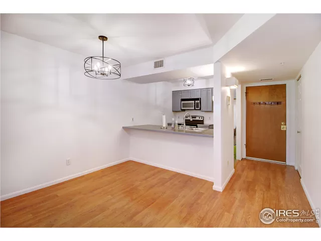 MLS: 948368 Condo For Sale