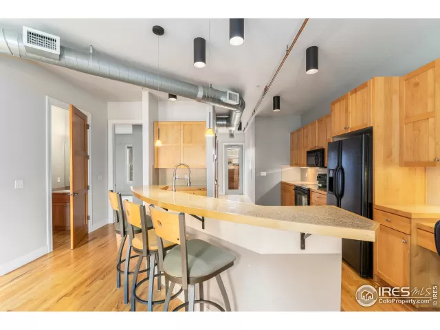 MLS: 948532 Condo For Sale