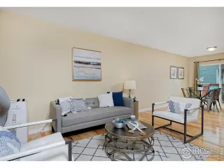 Photo #4: 948833 Listing