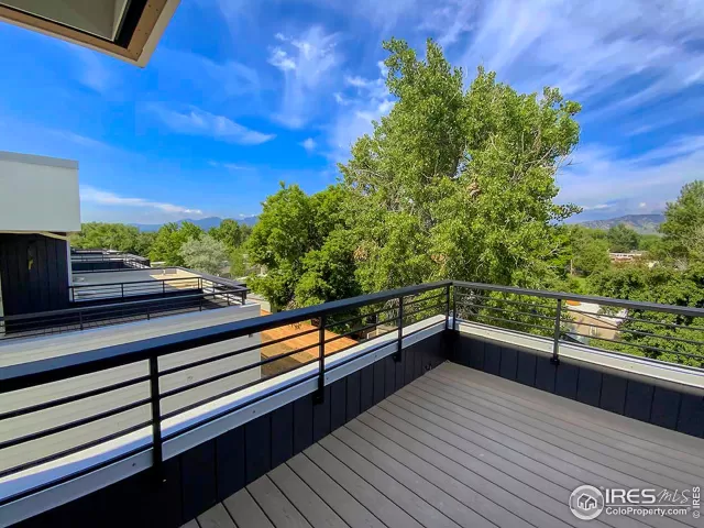 MLS: 948920 Condo For Sale