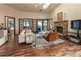 Photo #2: 949494 Listing