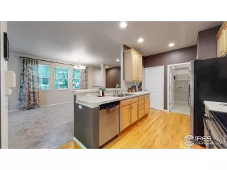 Photo #6: 949606 Listing