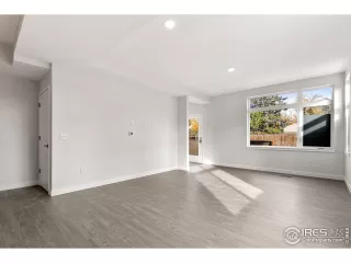 Photo #6: 949767 Listing