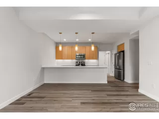 Photo #4: 949769 Listing