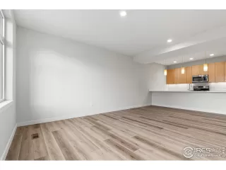 Photo #5: 949769 Listing