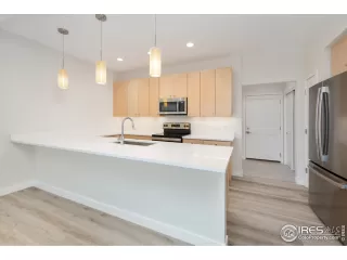 Photo #3: 949770 Listing