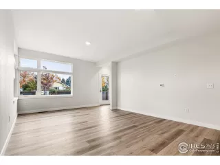 Photo #4: 949773 Listing