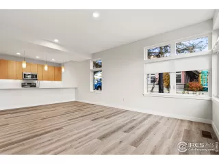 Photo #5: 949773 Listing