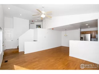 Photo #5: 949812 Listing