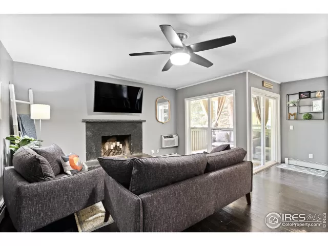 MLS: 949896 Condo For Sale