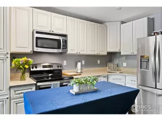 Photo #5: 949896 Listing