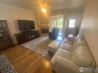 Photo #6: 949953 Listing