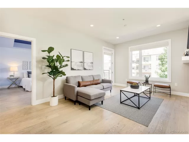 MLS: 9499562 Condo For Sale