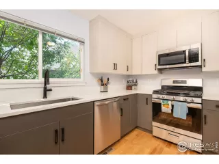 Photo #5: 950083 Listing