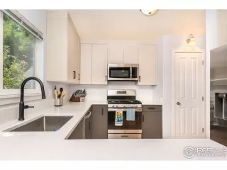 Photo #6: 950083 Listing