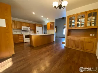 Photo #4: 950203 Listing