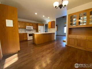 Photo #5: 950203 Listing