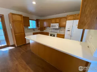 Photo #6: 950203 Listing