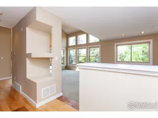 Photo #3: 950414 Listing