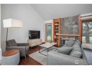 Photo #2: 950612 Listing