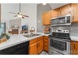 Photo #4: 950613 Listing