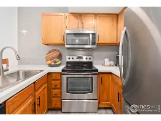 Photo #5: 950613 Listing