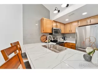 Photo #6: 950613 Listing