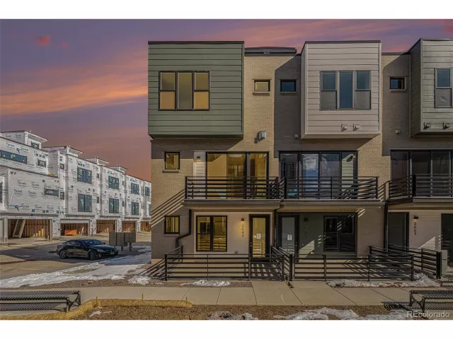 MLS: 9506718 Condo For Sale