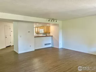 Photo #5: 950678 Listing