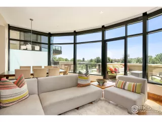 Photo #5: 950951 Listing