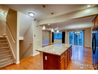 Photo #5: 951045 Listing