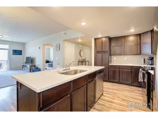 Photo #5: 951063 Listing